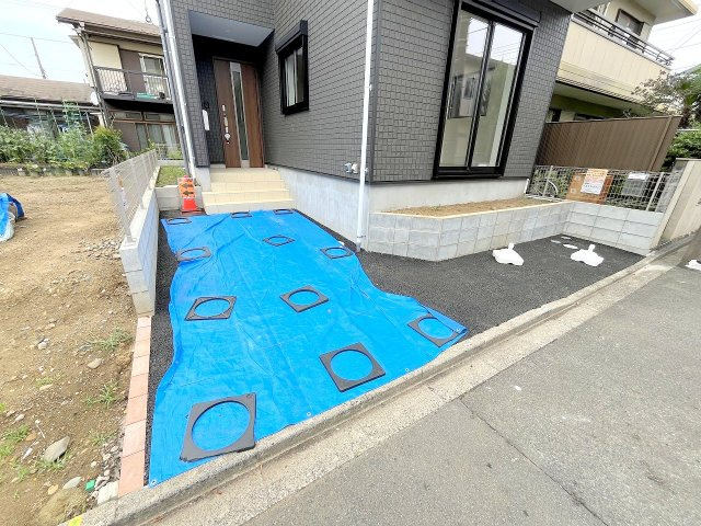 昭島市郷地町2丁目　新築戸建の駐車場