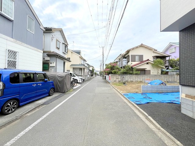 昭島市郷地町2丁目　新築戸建の前面道路含む現地写真