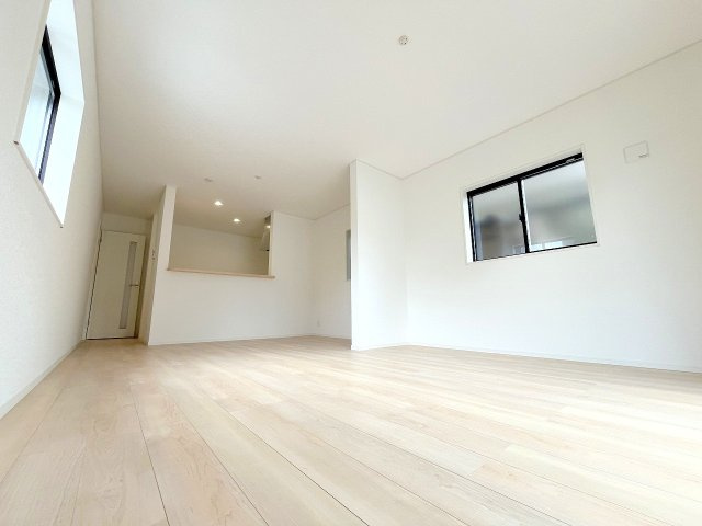 昭島市郷地町2丁目　新築戸建の居間・リビング