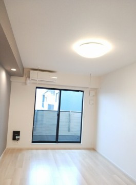 船橋市滝台２丁目のアパートの居間・リビング