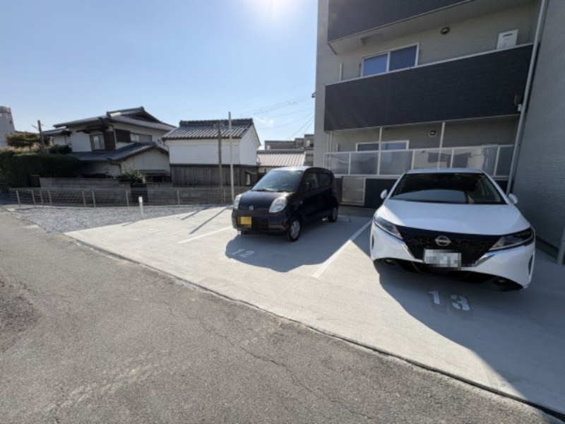 カーサ・フェリーチェ長岡京の駐車場