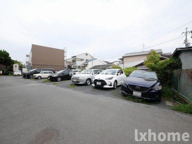 アムール千里丘の駐車場|駐車場完備です