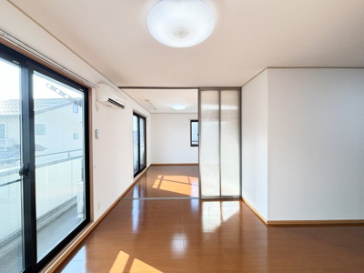 【居間・リビング】 | リビングタウン弓ヶ浜G棟 | イメージ102号室の写真