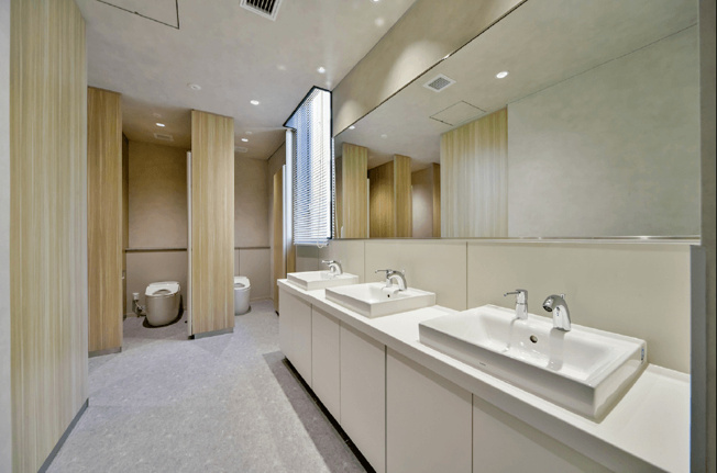 【トイレ】 | UMEDA EAST CROSS