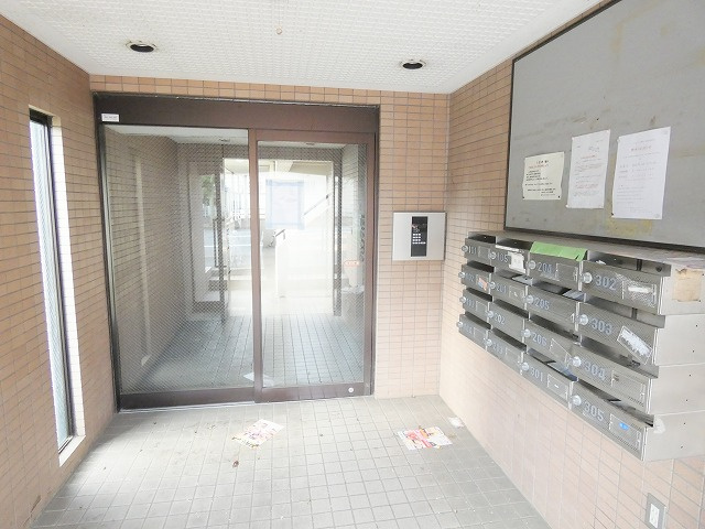 アーバンホーム日野台のエントランス