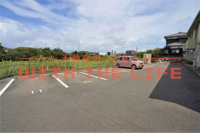 パドレ１１５【キャッシュバック対象物件】の駐車場|駐車場があります