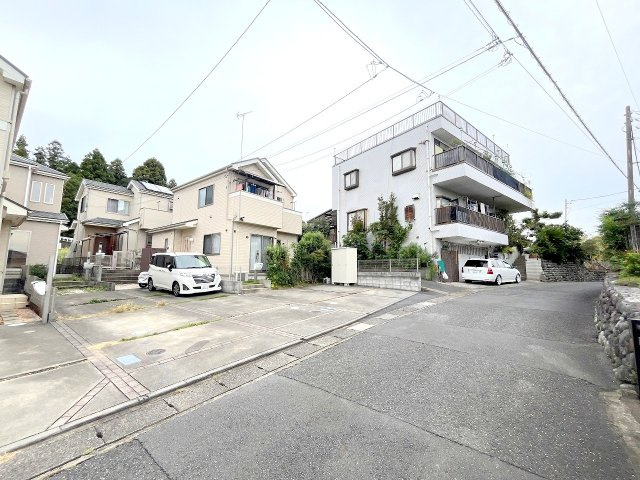 青梅市今井1丁目　リフォーム住宅の前面道路含む現地写真