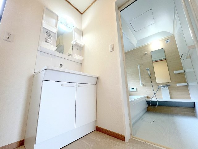 青梅市今井1丁目　リフォーム住宅の独立洗面台