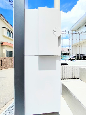 【その他共用部分】 | ◆◇鎌倉市大船　A号棟◇◆ | 【モデルルーム※実際の色と異なる場合がございます】
◆宅配ボックスがあれば、外出中はもちろん在宅中でも手が離せないときなどにお荷物の配達が完了。