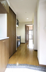 目黒区青葉台３丁目の賃貸マンションの玄関