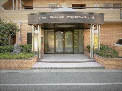 【エントランス】 | ライオンズマンション岡山医大東 | エントランスポーチ　※2021年4月撮影