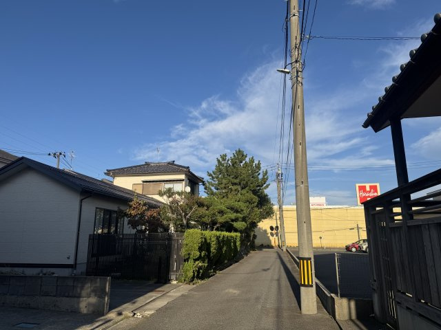 中央区紫竹山1丁目　中古戸建の前面道路含む現地写真
