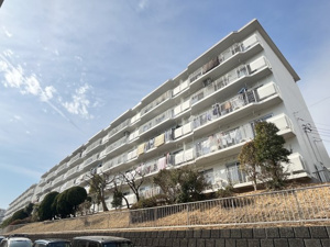 【南東、北西の2面バルコニー】パイロットハウス磯子台3号棟の画像