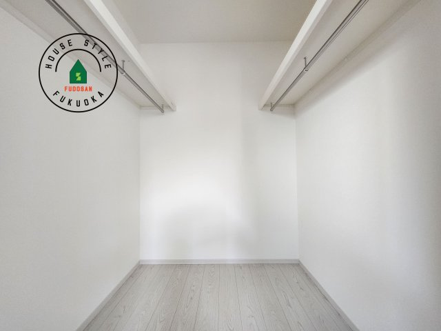 東区奈多2丁目第5-5棟（3号棟）の内観：施工例|洋服や大きな荷物が多い方や人数の多いご家族などは、一般的なクローゼットよりもウォークインクローゼットのほうが使い勝手が良いです。