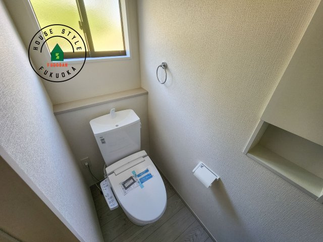 東区奈多2丁目第5-5棟（4号棟）の内観：施工例|温水洗浄便座を完備しております。2ヶ所にトイレがあるのは朝の慌ただしい時間も安心です。