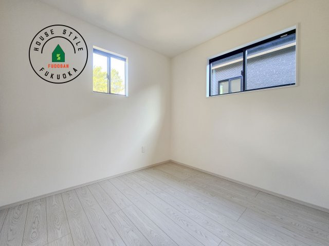 東区奈多2丁目第5-5棟（4号棟）の内観：施工例|柔らかい陽光が差し込む明るいお部屋を演出する設計。彩光の取れる窓が気持ちの良いお部屋を創り上げます。