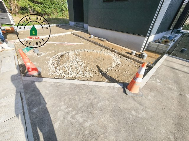 東区奈多2丁目第5-5棟（4号棟）の駐車場|広々した駐車場になります。3台並列駐車となります。