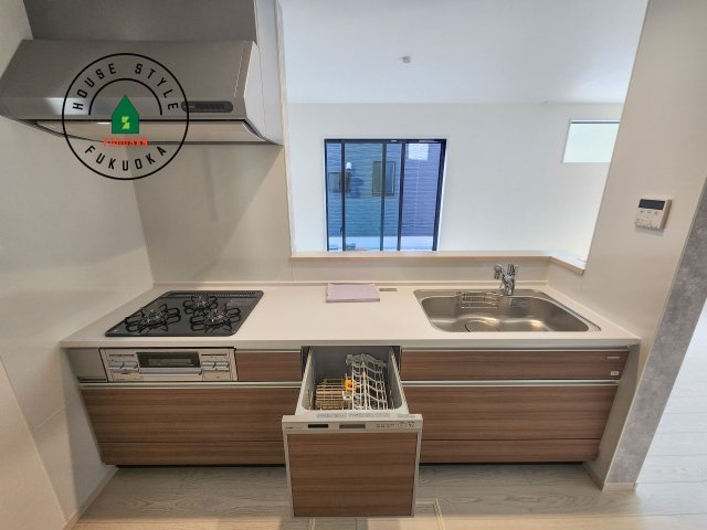 東区奈多2丁目第5-5棟（4号棟）の内観：施工例|キッチン。グリル・食器洗い乾燥機・浄水器も完備。