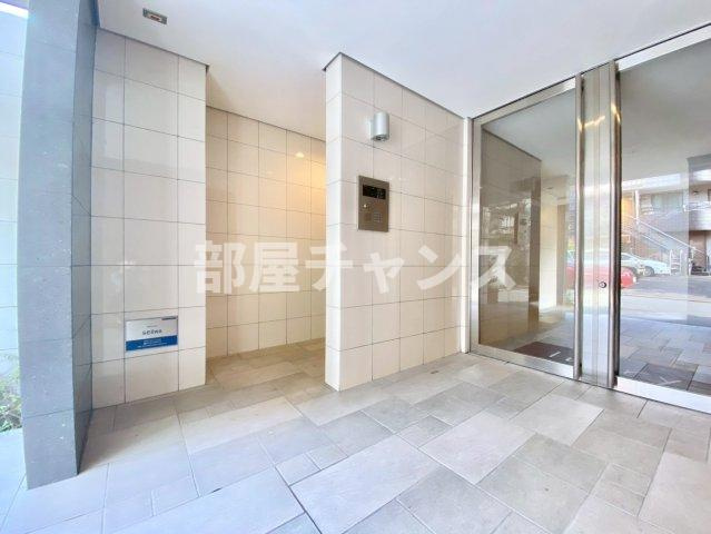 アイボリーのエントランス