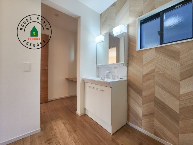 東区奈多2丁目第5-5棟（5号棟）の内観：施工例|ゆとりの洗面スペースで朝の身支度もスムーズに。暮らしを快適に変えるシャワー付洗面台です！