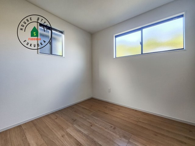 東区奈多2丁目第5-5棟（5号棟）の内観：施工例|柔らかい陽光が差し込む明るいお部屋を演出する設計。彩光の取れる窓が気持ちの良いお部屋を創り上げます。