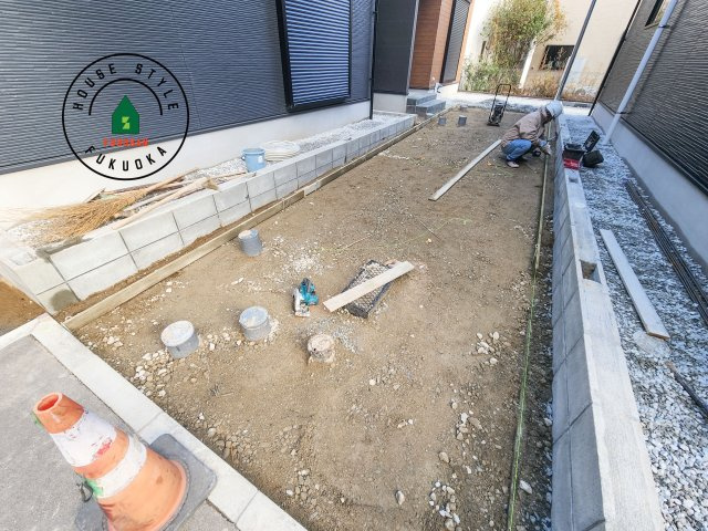 東区奈多2丁目第5-5棟（5号棟）の駐車場|広々した駐車場になります。3台並列駐車となります。