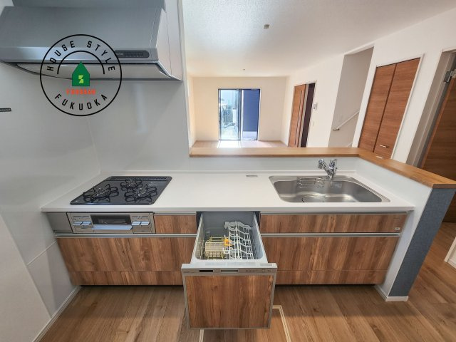東区奈多2丁目第5-5棟（5号棟）の内観：施工例|キッチン。グリル・食器洗い乾燥機・浄水器も完備。