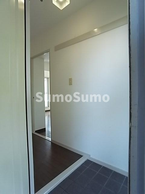 プレシードB棟の玄関