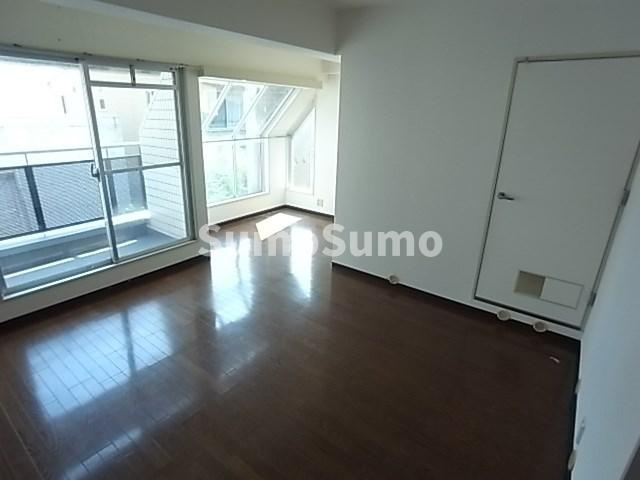 プレシードB棟の居間・リビング