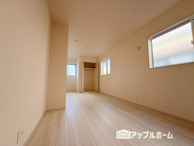 行田市桜町1丁目　平屋新築戸建　の洋室|充分な広さの収納を備え、風通しも良く、大変居心地の良い採光良好な洋室は、快適空間。プライベートの時間もゆったりお寛ぎ頂けそうですね！