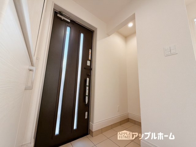 行田市桜町1丁目　平屋新築戸建　の玄関|住まう人も来客も入った時にワクワクさせてくれるオシャレな玄関♪収納もたっぷりあるので、靴がたくさんあっても安心！