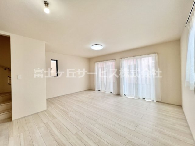 【居間・リビング】 | 田方郡函南町仁田  新築一戸建て A号棟 | ゆったりとした居間です