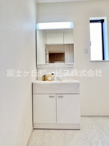 【独立洗面台】 | 田方郡函南町仁田  新築一戸建て A号棟 | 独立洗面台で身支度をすべて済ませてしまいましょう