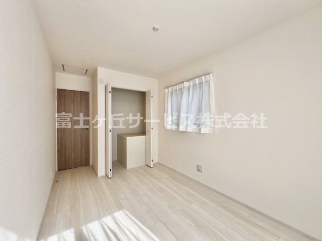 【洋室】 | 田方郡函南町仁田  新築一戸建て A号棟 | 6帖の洋室です