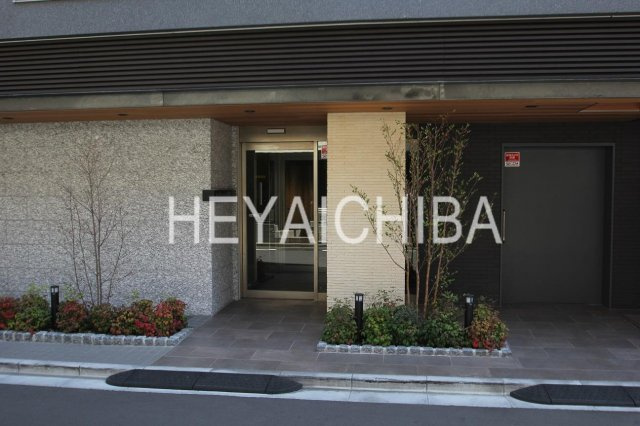 千代田区外神田３丁目の賃貸マンションのエントランス