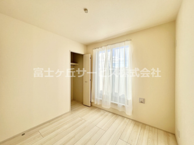 【洋室】 | 沼津市大岡 5期  新築一戸建て C号棟 | 4.5帖の洋室です