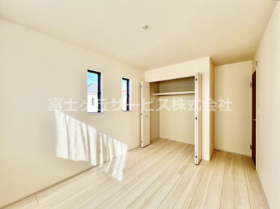 【洋室】 | 沼津市大岡 5期  新築一戸建て C号棟 | 6.5帖の洋室です