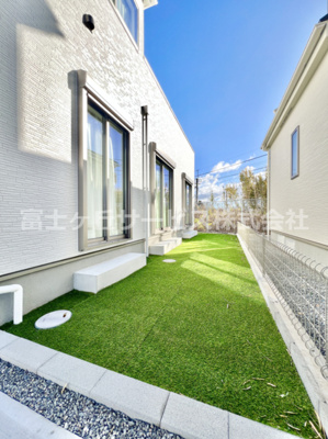 【庭】 | 沼津市大岡 5期  新築一戸建て C号棟 | たまにはお庭で休日を過ごしてみるのもよいかもしれません