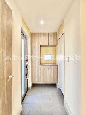 【玄関】 | 沼津市大岡 5期  新築一戸建て C号棟 | 玄関です