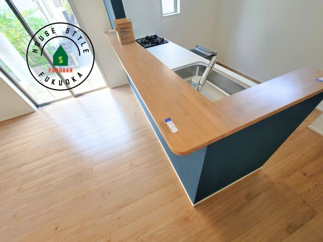 春日市天神山4丁目第1-1棟（1号棟）の内観：施工例|キッチンから立ち込める香りが今日の料理を期待させます。