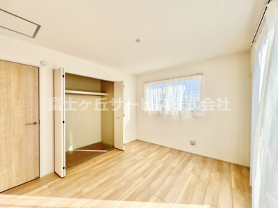 【寝室】 | 沼津市大岡 5期  新築一戸建て D号棟 | 7帖の寝室です