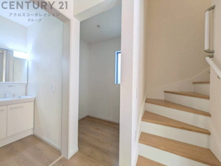 こちらのスペースは下地を利用したDIYも楽しめます。木板を設置したら趣味や在宅ワークなどちょっとした作業も出来ます。