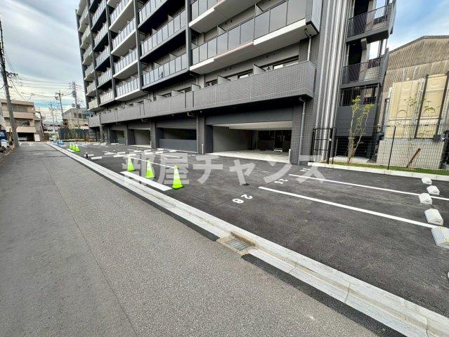 メイクスアート金山SOUTHの駐車場