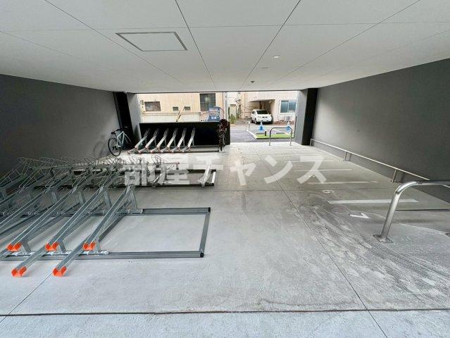 メイクスアート金山SOUTHの駐車場