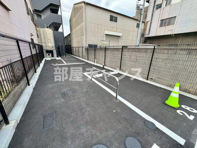 メイクスアート金山SOUTHの駐車場