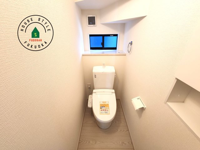 春日市一の谷5丁目第2-4棟（3号棟）のトイレ|温水洗浄便座を完備しております。2ヶ所にトイレがあるのは朝の慌ただしい時間も安心です。