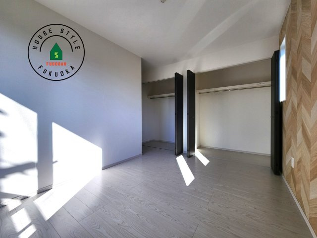 春日市一の谷5丁目第2-4棟（3号棟）の寝室|主寝室には収納力に優れたクローゼットがありますので、お部屋もすっきり片付きます。