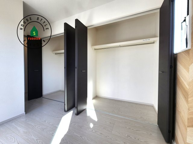 春日市一の谷5丁目第2-4棟（3号棟）の収納|洋服や大きな荷物が多い方や人数の多いご家族などは、一般的なクローゼットよりもウォークインクローゼットのほうが使い勝手が良いです。