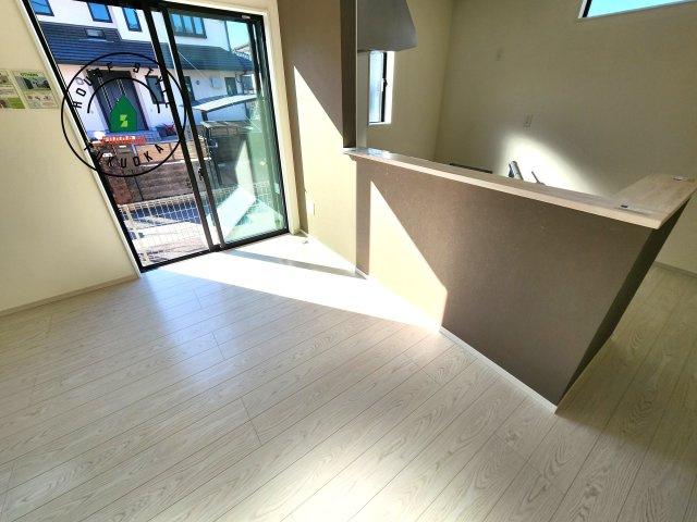 春日市一の谷5丁目第2-4棟（3号棟）のダイニング|キッチンから立ち込める香りが今日の料理を期待させます。