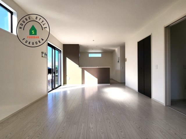 春日市一の谷5丁目第2-4棟（3号棟）の居間・リビング|ご家族を近くに感じられる対面キッチンのLDK。会話もはずみそうですね。